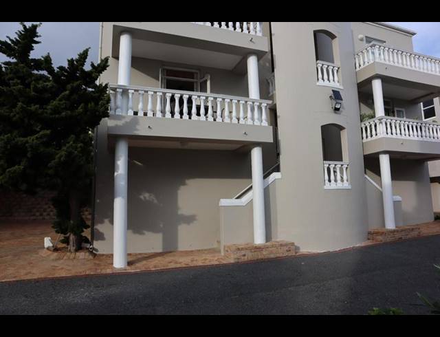 2 BEDROOM PROPERTY TO RENT IN VREDEHOEK